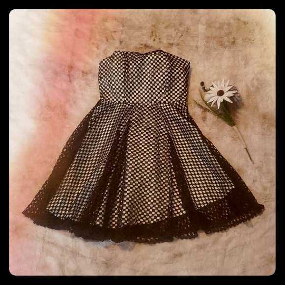 Asymmetrical checkered flared dress mesh overlay - Picture 1 of 6